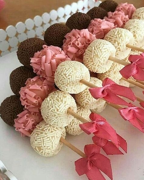 Party Sweets, Sweets Cake, Dessert Buffet, Sweet Table, Bake Sale, Mini Desserts, Chocolate Covered, Cute Food, Dessert Table