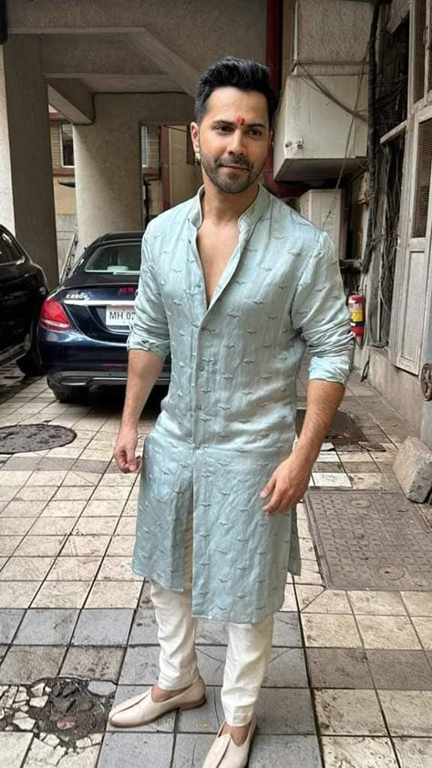 Varun Dhawan Wedding Outfit, Male Outfits For Wedding, Kurta Inspo For Men, Pastel Men’s Kurta, Bollywood Mens Fashion, Unique Kurta Designs For Men, Varun Dhawan Kurta, Pastel Kurta Men, Haldi Dress For Men