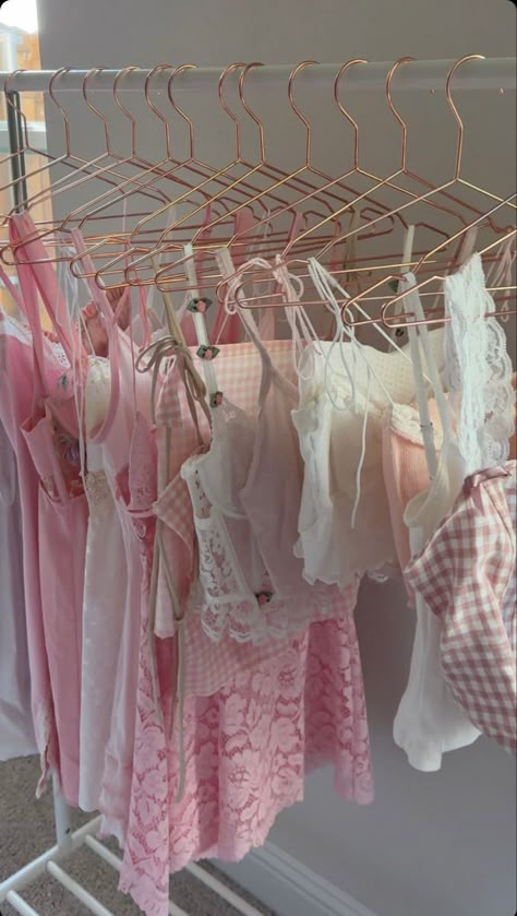 Pink Clothing Store, Pink Outfits Aesthetic, Pink Princess Aesthetic, Clothing Rack Bedroom, Pink Wardrobe, Pretty Pink Princess, Baby Pink Aesthetic, Pretty Bedroom, Pink Vibes