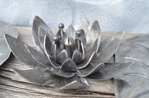 ForgedARTStyle - Etsy Canada Welded Rose Metal Flowers, Welded Plant Holder, Welded Flowers, Home Pond, Weld Idea, Metal Flower Art, Lotus Sculpture, Welding Crafts, Flower Home Decor