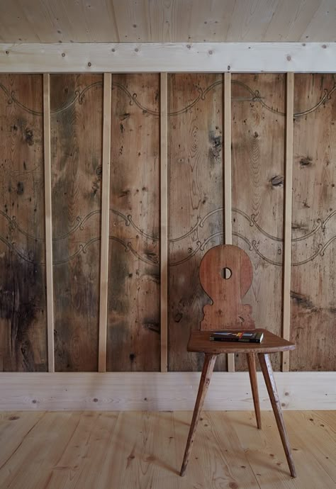 jonathan tuckey design transforms 17th century 'nossenhaus' Rustic Treehouse, Swiss Village, Tiled Flooring, Dwell Magazine, Plank Ceiling, Chalet Design, Pale Wood, Timber Beams, Barn Conversion