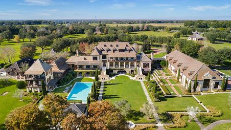 Florida Mansion, Car Barn, Dream Mansion, Live Oak Trees, Most Luxurious Hotels, Robb Report, Saltwater Pool, Luxury Homes Dream Houses, Country Estate