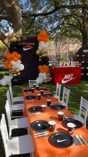 Nba Party Ideas, Born 2 Ball Birthday Party Decorations, 10th Birthday Ideas For Boys, Nba Themed Birthday Party, Born Two Ball Birthday, Born 2 Ball Birthday Party, 10th Birthday Boy Party Themes, Nike Boxes, Basketball Backdrop