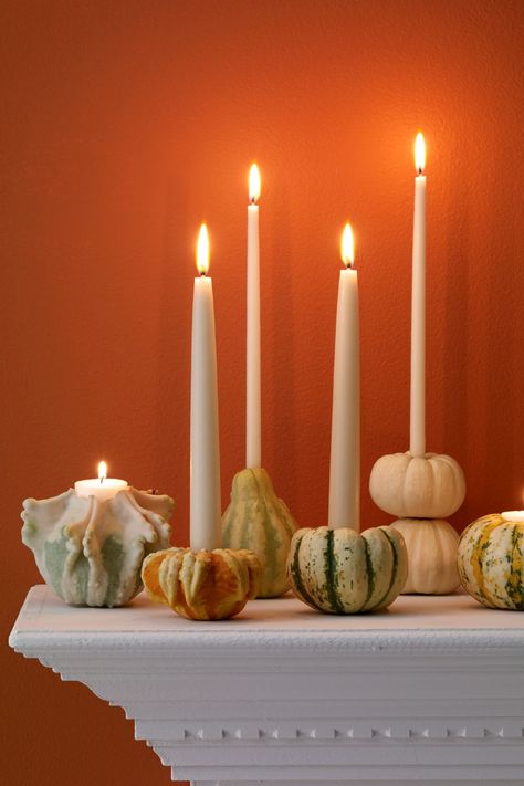 Spookily Chic Ways to Decorate the House for Halloween - Design & Paper Elegant Halloween Party, Stylish Halloween Decor, Elegant Halloween Decor, Classy Halloween Decor, Classy Halloween, Elegant Halloween, Chic Halloween, Spooky Halloween Decorations, Halloween Designs