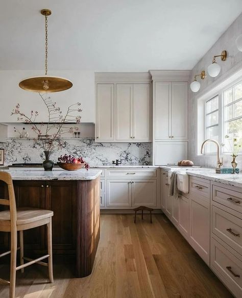 7 of the Best Kitchen Backsplash Trends of 2025 - Kaitlin Madden Home Blogger Neutral Cabinets, Kitchen Backsplash Trends, Backsplash Trends, Off White Kitchens, Серая Кухня, 2024 Kitchen, Kitchen Mood Board, New House - Kitchen, Transitional Kitchen