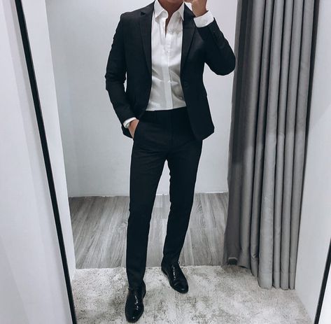 Man Wearing Suit Aesthetic, Black Business Casual Outfits Men, Business Casual Men Aesthetic, Mens Suit Aesthetic, Suit Ideas For Men Classy, Aesthetic Suit Men, Black Suit Ideas For Men, Black Suit Men Aesthetic