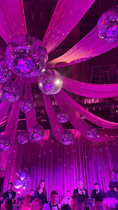 Party Centerpiece Ideas Diy, Party Centerpiece Ideas, 80s Prom Party, Prom Birthday Party, Mitzvah Themes, Purple Lights, Sweet Sixteen Birthday Party Ideas, Sweet 16 Themes, Disco Birthday Party