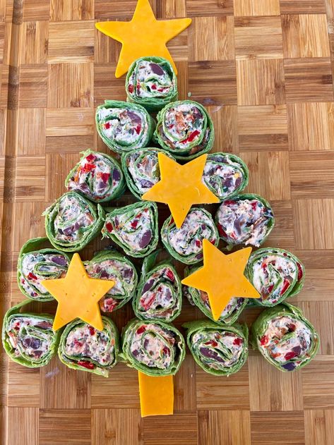 Roll Ups Cream Cheese, Tortilla Roll Up, Pinwheel Wraps, Cheese Tree, Tortilla Pinwheels, Christmas Tree Food, Holiday Party Appetizers, School Christmas Party, Tortilla Rolls