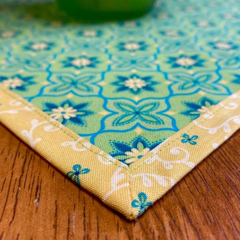 Dinner Napkins Diy How To Sew, Cloth Napkin Sewing Pattern, Self Binding Napkin Tutorial, Making Cloth Napkins, Dinner Napkin Sewing Pattern, Sewing Cloth Napkins, Making Fabric Napkins, Double Sided Napkins, How To Make A Napkin