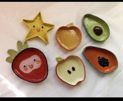 Plates Ceramic Pottery, Cute Ceramics, 3d Ceramic, Clay Plates, Clay Magnets, Diy Air Dry Clay, Sculpture Art Clay, Air Dry Clay Projects, Clay Diy Projects