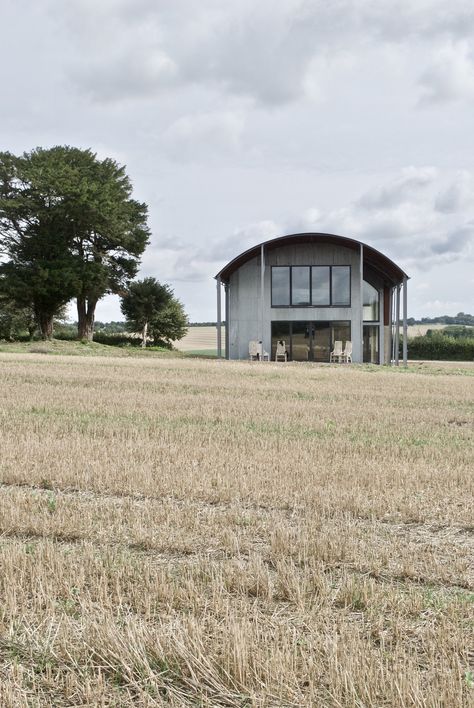 DUTCH BARN — Giles Jollands Architect Curved Roof House, Arched Architecture, Converted Barn Homes, Barn House Conversion, Grand Designs Houses, Quonset Homes, Quonset Hut Homes, Barn Conversions, Rural Architecture