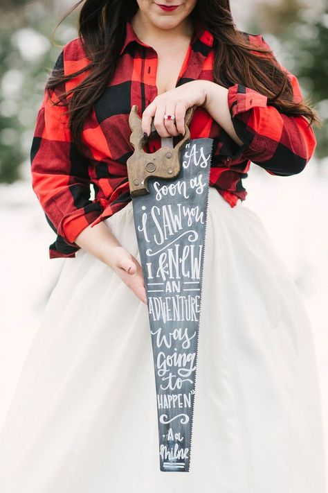 Christmas Tree Farm Wedding Inspiration with Tradition - photo by Alicia King Photography https://ruffledblog.com/christmas-tree-farm-wedding-inspiration-with-tradition Lumberjack Wedding, Christmas Tree Farm Wedding, Flannel Wedding, Tree Farm Wedding, Snowy Christmas Tree, Wedding Day Tips, King Photography, Winter Wedding Ideas, Winter Wedding Inspiration