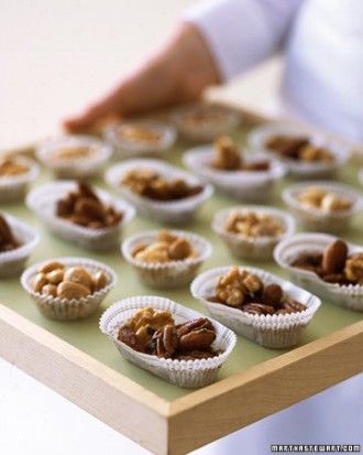 Cocktail Nuts in a single serving, pass candy cups of sweet and savory roasted nuts for a delicious, no-fuss treat. Late Night Snack Recipes, Cocktail Hour Ideas, Marcona Almonds, Cocktail Hour Food, Candy Cups, Wedding Cocktail Hour, Paper Bowl, Wedding Appetizers, Wedding Food Drink