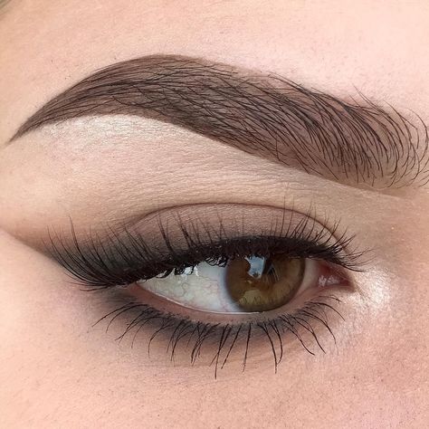 smoked liner / smokey cat eye @kaitlyn_nguy | #makeup w/ wing / winged eyeliner, matte + neutral Smoked Liner, Trucco Smokey Eye, Eyeliner Smokey, Eyeliner Aesthetic, Smokey Cat Eye, Eyeliner Designs, Eyeliner Hacks, Winged Eyeliner Tutorial, Smokey Eyeliner