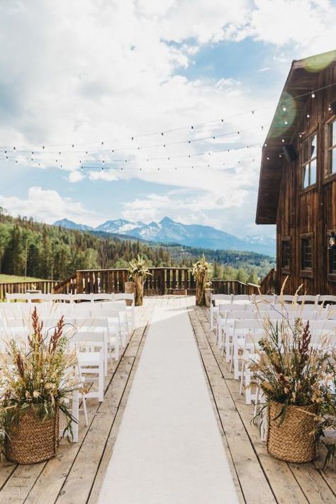 The Most Breathtaking Wedding Venues in Colorado | Gorrono Ranch | Photo: Fletch Photography Wedding Venues In Colorado, Dresses Hairstyles, Telluride Ski Resort, Mountain Wedding Venues, Yosemite Wedding, Colorado Wedding Venues, Montana Wedding, Breathtaking Wedding, Wedding Quotes