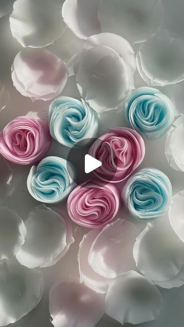 Special Candles, Flower Hearts, Flower Candles, Candle Tutorial, Handmade Tutorial, Candles Handmade, Flower Candle, Flower Heart, Handmade Candles