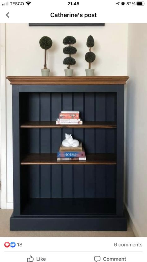 Diy Shelf Makeover, Upcycled Bookshelf Ideas, Pine Bookcase Upcycle, Pine Bookcase Makeover, Oak Bookshelf Makeover, Two Tone Bookshelf, Refinish Bookshelf, Redone Bookshelf, Bookshelves Painting Ideas