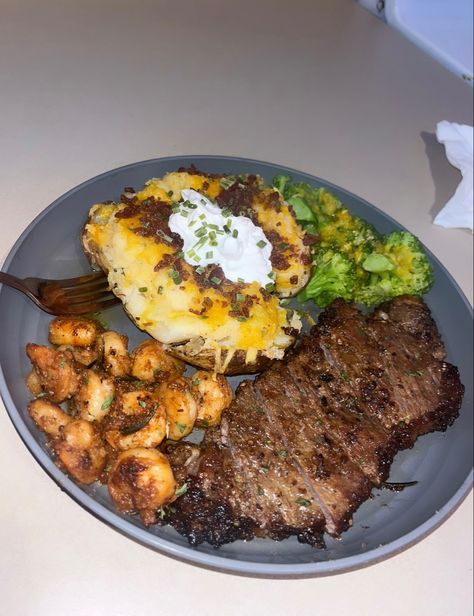 Steak Shrimp, Soul Food Dinner, Loaded Potato, Food Babe, Healthy Food Dishes, Food Therapy, Healthy Food Motivation, Healthy Lifestyle Food, Yummy Comfort Food