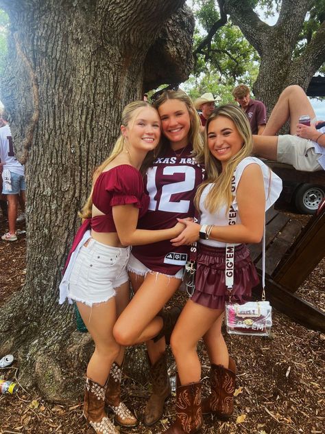 #gameday #tamu #texas Tamu Gameday Outfits, Texas A&m Game Day Outfit, Aggie Gameday Outfit, Uga Gameday Outfit, Uga Gameday, Southern Dresses, Gameday Fits, College Gameday Outfits, Audio Ideas