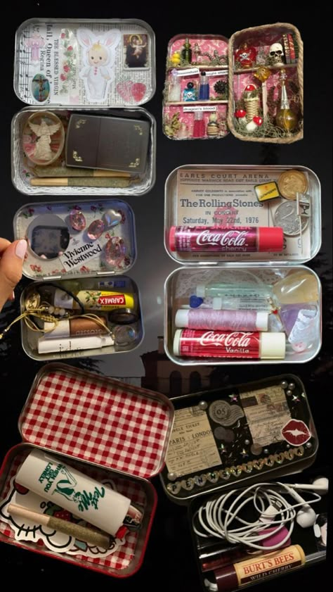 Altoid Mint Tin Crafts, 2000s Items, Altoid Wallet, Altoid Tin Ideas, Wallet Inspiration, Mint Tin Crafts, Tin Crafts, Altoids Tin, Altoid Tin