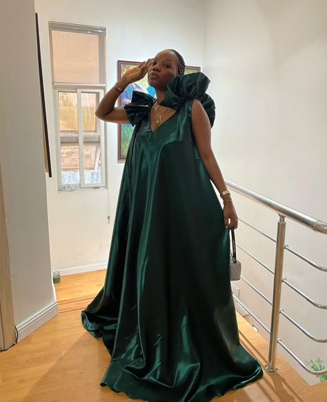 Luxury Long Green Robe, Bubu Satin Dresses, Green Floor-length Party Kaftan, Soiree Dresses For Pregnant Women, Pregnant Dresses, Green Maxi-length Evening Abaya, African Attire Dresses, Long Gowns, Elegant Dresses For Women