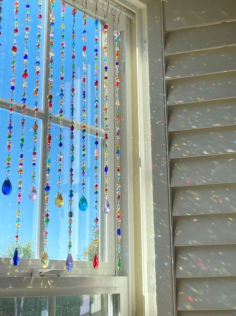 Sun Catcher Curtain, Windowless Room Decor, Bead Curtain Window, Sun Catchers Diy, Diy Sun Catchers, Diy Dorm Room Decor, Window Sun Catchers, Decorate Window, Bead Sun Catcher