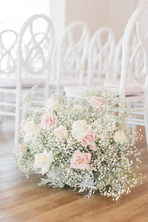 Pink Gypsophila Wedding, Pink Roses Bridal Bouquet, Wedding Pink Flowers, Church Flowers Wedding, Pink Wedding Flowers Centerpiece, White Wedding Flower Arrangements, Wedding Table Centerpieces Elegant, White Wedding Arch, Gypsophila Wedding