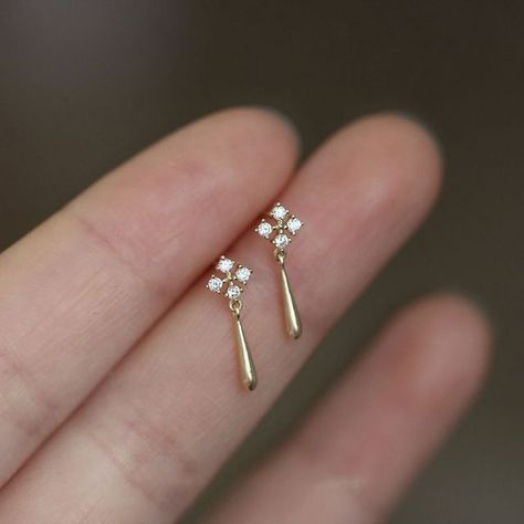 FOON - Rhinestone Sterling Silver Stud Earring Tiny Diamond Earrings, Small Earrings Gold, Stud Earrings Women, Mangalsutra Design, Simple Snowflake, Crystal Water, Gold Rings Fashion, Jewellery Inspiration, Jewelry Simple