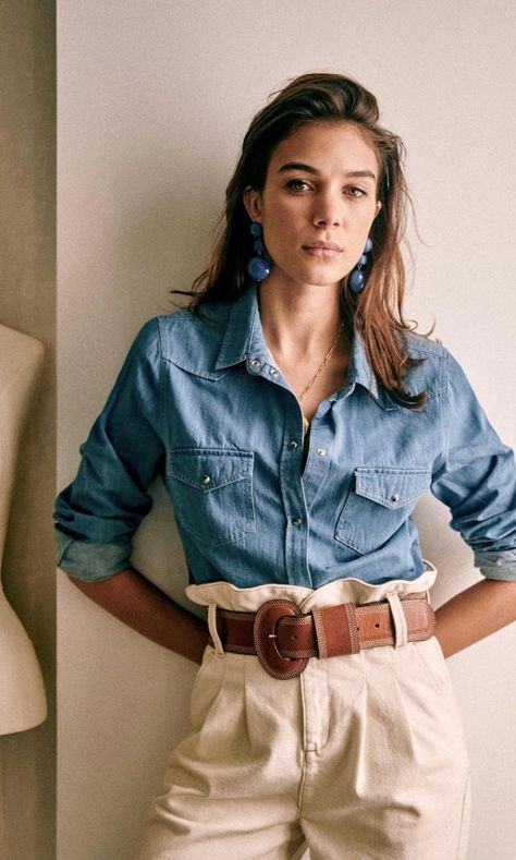 Sezane Denim, Tomboy Shirts, Gilmore Girls Fashion, Style Parisienne, Suede Skirt, Denim Button Down, Spring Style, Casual Elegance, Styling Ideas