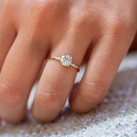 Small Engagement Rings, Dream Wedding Ring, Cute Engagement Rings, Future Engagement Rings, Ring Inspo, Round Diamond Ring, Classic Engagement Rings, Round Diamond Engagement Rings, Dream Engagement Rings