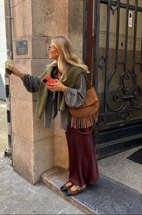 Fall Outfits 2024 Boho, Boho Chic Autumn Outfit, Lisbon October Outfits, Lisbon Outfit Fall, Lisbon Fall Outfits, Boho Style Fall Outfits, Boho Chic Fall Outfits, Boho Outfits Autumn, Boho Autumn Outfits