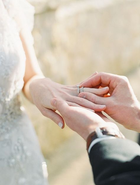 Exchanging Rings, Self Foto, Wedding Toss, Vacation In Italy, Paris Couple, Ring Photography, Wedding Background Decoration, Ring Exchange, Romantic Wedding Inspiration