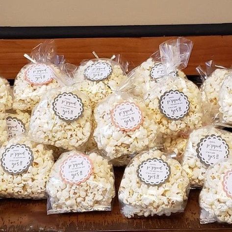 Popcorn Bridal Shower Favors, Popcorn Tags, Caleb Y Sophia, Engagement Party Planning, Graduation Desserts, Wedding Snacks, Popcorn Party, Popcorn Bags, Wedding Mementos