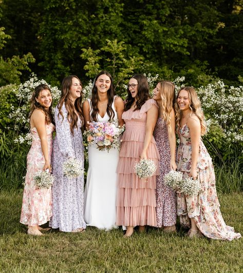 The bridal party of my dreams🤌🏼🤌🏼 Kate let her girls pick their own dresses and they absolutely NAILED it!! I love seeing such unique colors and dresses! ✨ Bella Smith, Girls Pick, Indiana Wedding, Bridal Party Photos, Wedding Party Ideas, She Girl, Bridesmaid Wedding, Party Looks, Party Photos