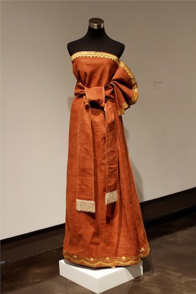 Ugandan barkcloth dress-Bark cloth,locally known as Mutuba and produced in the Buganda kingdom since 13th century. East African Clothing, Ugandan Gomesi, Congolese Traditional Clothing, Ugandan Traditional Wear, Ancient African Clothing, Buganda Kingdom, 16th Century Clothing, Best Party Dresses, African Traditional Wedding Dress