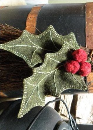 Felt Holly Leaves, Wool Applique Kits, Christmas Orniments, Felt Cupcakes, Christmas Workshop, Felted Christmas, Wool Felt Projects, Wool Applique Patterns, Felt Crafts Christmas