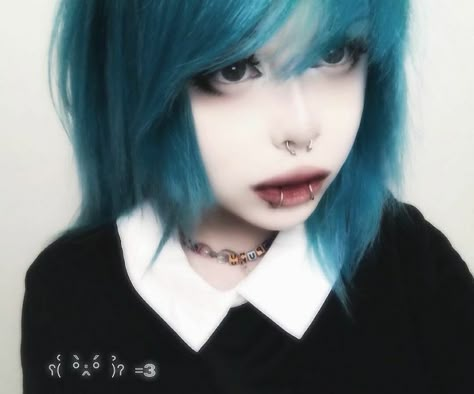 #emo #emogirl #y2k #scenecore #egirl discord pfp #pinterest #piercing #pfp #tumblr #dark #goth Scenecore Makeup, Egirl Discord Pfp, Scene Girl Pfp, Emo Scene Boy, Scene Pfps, Scene Boy, Pfp Pinterest, 2000s Theme, Skate Aesthetic