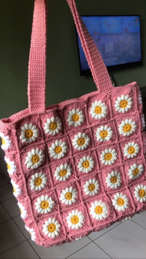 Tote Bag Crochet Granny Squares, Crochet Tote Bag Tutorials, Crochet Tote Bag Granny Squares, Granny Square Tote Bag Pattern, Granny Crochet Bag, Granny Squares Bag, Crochet Granny Square Tote Bag, Crochet Bag Granny Square, Granny Square Crochet Bag