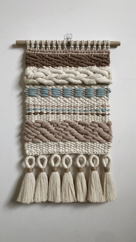 Tibetan Knot, Wall Weave, Weaving Loom Diy, Weaving Loom Projects, Weaving Wall Hanging, Weaving Tapestry, Loom Projects, Macrame Wall Hanging Diy, Dekor Diy