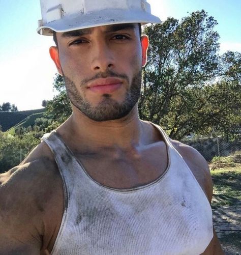 Hard Working Man, Rugged Men, Men In Uniform, Male Face, Male Beauty, Britney Spears, Hard Hats, The Professional, Hard Hat