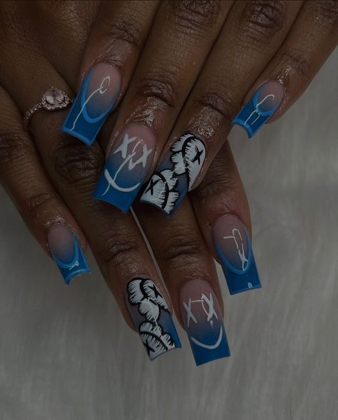 Nail Ideas Baddie Short, Light Blue Gel Nails Design, Blue And Black Birthday Nails, 21st Birthday Nails Blue, Blue Freestyle Nail Designs, Nail Design Ideas Square, Short Acrylic Nails Blue Design, Blue Nails For Birthday, Boondocks Nail Art