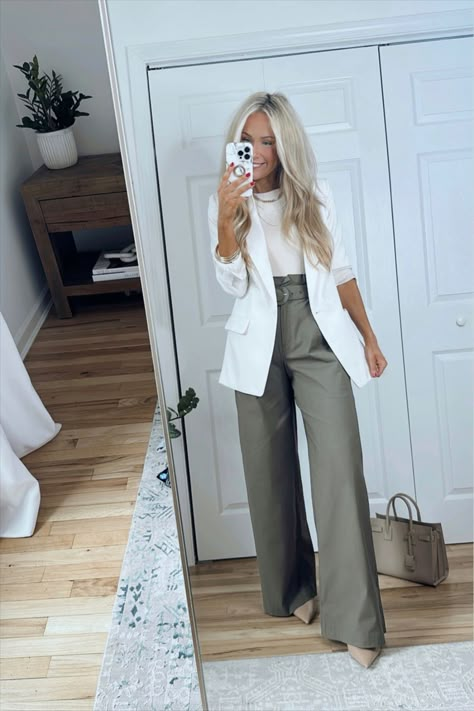 Business Casual Fits, Networking Event Outfit, Conference Outfit, Event Outfit Ideas, Business Fits, Work Attire Women, Meeting Outfit, Classy Business Outfits, Business Professional Outfits