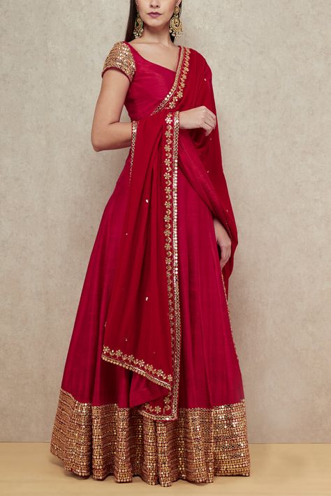 Sabyasachi Lehenga Cost, Long Anarkali Gown, Red Anarkali, Indian Outfits Lehenga, Lehnga Dress, Anarkali Dress Pattern, Long Gown Dress, Long Dress Design, Indian Gowns Dresses