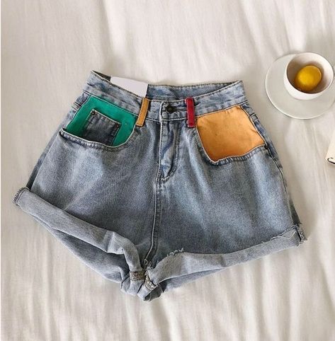 Painted Clothes Diy, Diy Jeans, Diy Vetement, Painted Jeans, Retro Shorts, Denim Diy, Painted Denim, Painted Clothes, Jeans Diy