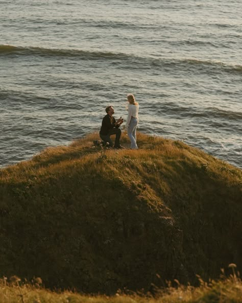 Possibly the cutest proposal of all time. 🧚 So happy for you, Kassidy + Jack!! 💖 #proposalideas #proposalphotos #proposalstory #engagementsession #engagementphotoshoot #justengaged #engagementseason #engagementring #engagementshoot #proposalbythebeach #beachproposal Sand Dunes Proposal, Vintage Proposal Ideas, Newly Wed Aesthetics, Engagement Aethstetic, Engagement Hiking Photos, Get Engaged Aesthetic, Engagement Spot Ideas, Subtle Engagement Announcement Photos, Outdoorsy Proposals