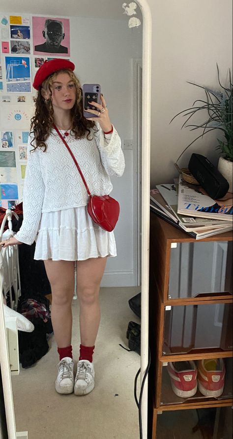 Red Heart Bag Outfit, Red And White Outfit Aesthetic, Styling A Beret, White Beret Outfit, Red Skirt Winter, Berrets Outfits, White Jumper Outfit, Red Beret Outfit, Red Stockings Outfit