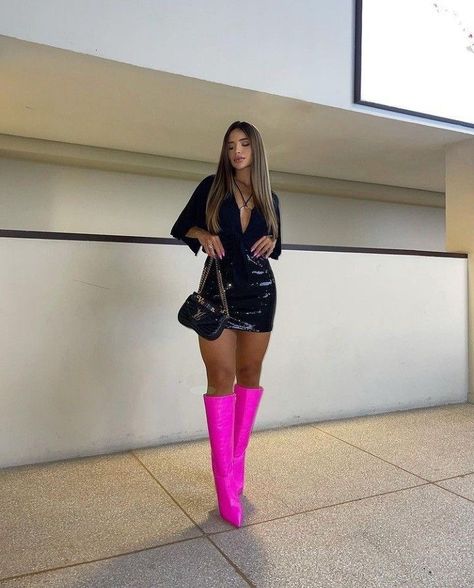 Outfit Ideas With Pink Boots, Pink Boots Outfit Black Women, Hot Pink Boots Outfit, Pink Booties Outfit, Pink Boots Outfit, Outfit Botas, Color Boots, Booties Outfit, Boots Thigh High