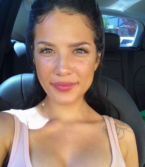 Halsey Hair, Halsey Style, Fake Freckles, Underlights Hair, Freckles Makeup, Sparkly Eyes, Braut Make-up, Best Beauty Tips, Halsey