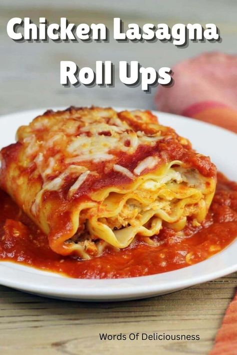 Chicken lasagna roll ups are made with a delicious chicken filling and smoother in marinara sauce and mozzarella cheese. Meatball Lasagna Roll Ups, Chicken Lasagna Roll Ups, Easy Dinner Recipes For One, Comforting Recipes, Chicken Lasagna Rolls, Recipes No Meat, Creamy Carbonara, Comfort Pasta, Italian Spaghetti