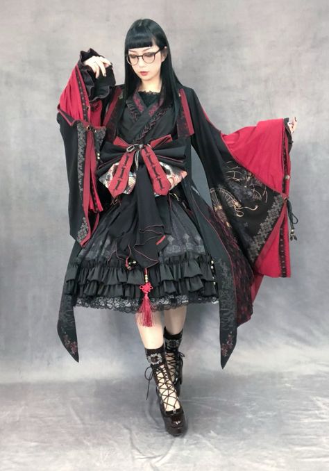 Gothic Japanese Kimono, Goth Kimono, Dark Kimono, Eevee Cosplay, Japanese Goth, Otome Fashion, Alt Subcultures, Japanese Punk, Lolita Outfit